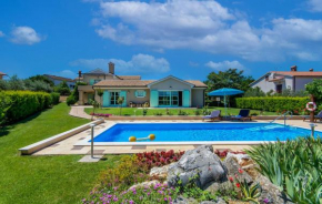 Villa Judita for kids & families near Novigrad with large garden & only 2 km from the beach - for 10 people